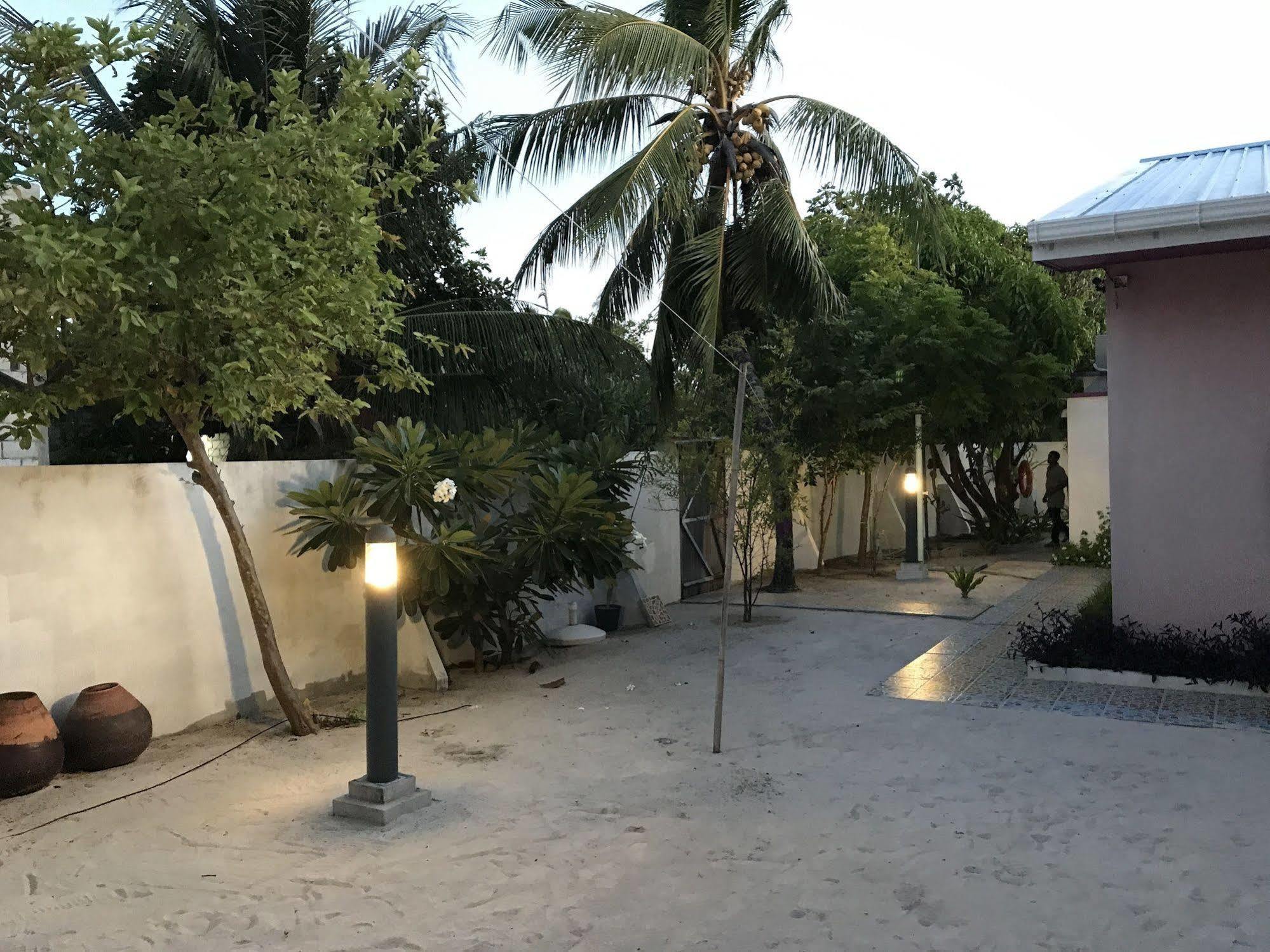 Azoush Tourist Guesthouse Fulhadhoo Eksteriør bilde