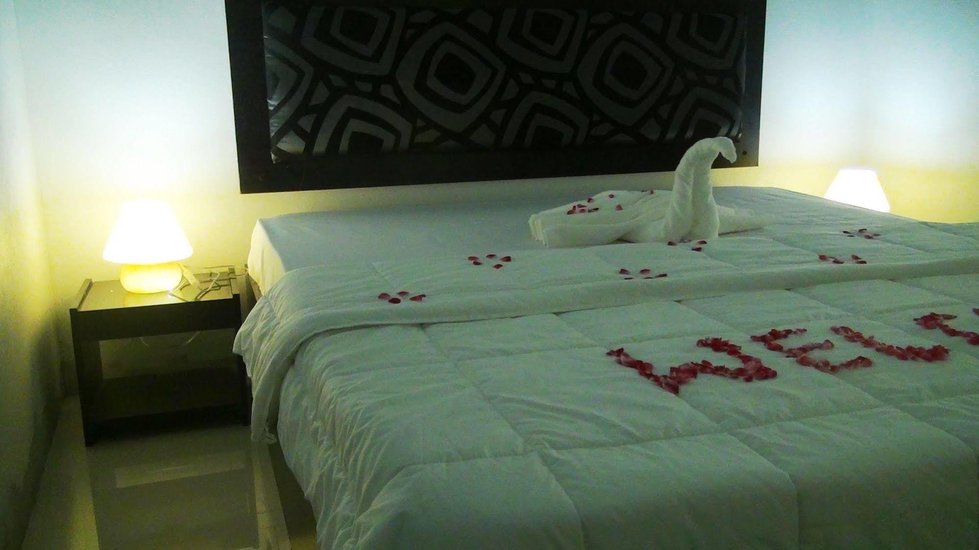 Azoush Tourist Guesthouse Fulhadhoo Eksteriør bilde